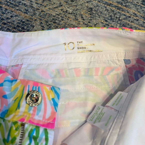 Lilly Pulitzer Floral Print Callahan Shorts - Size 10 - Picture 2 of 3